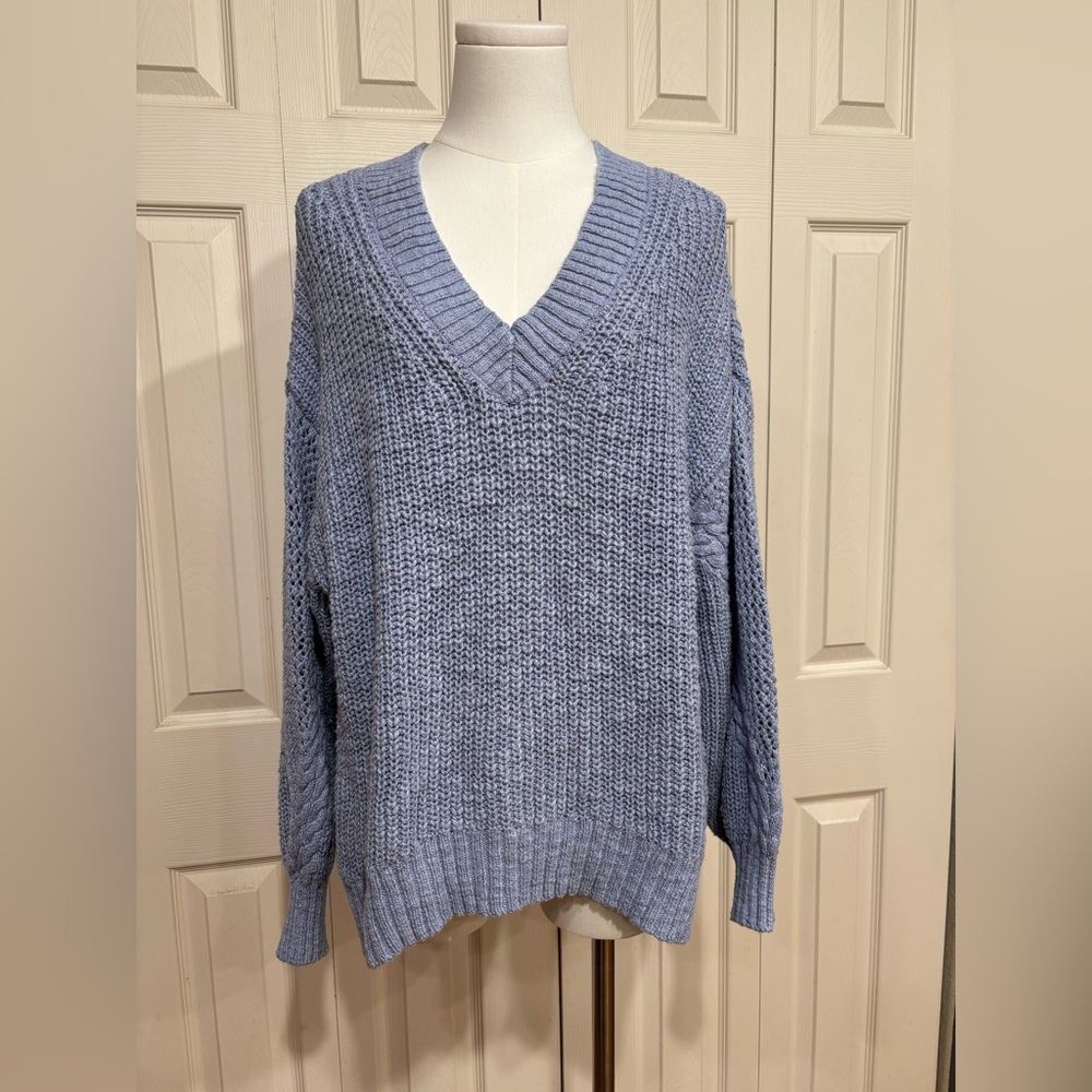 🫐2/$25 🫐AMERICAN EAGLE Light Denim Blue/Lavender Knit Fisherman V-Neck Sweater